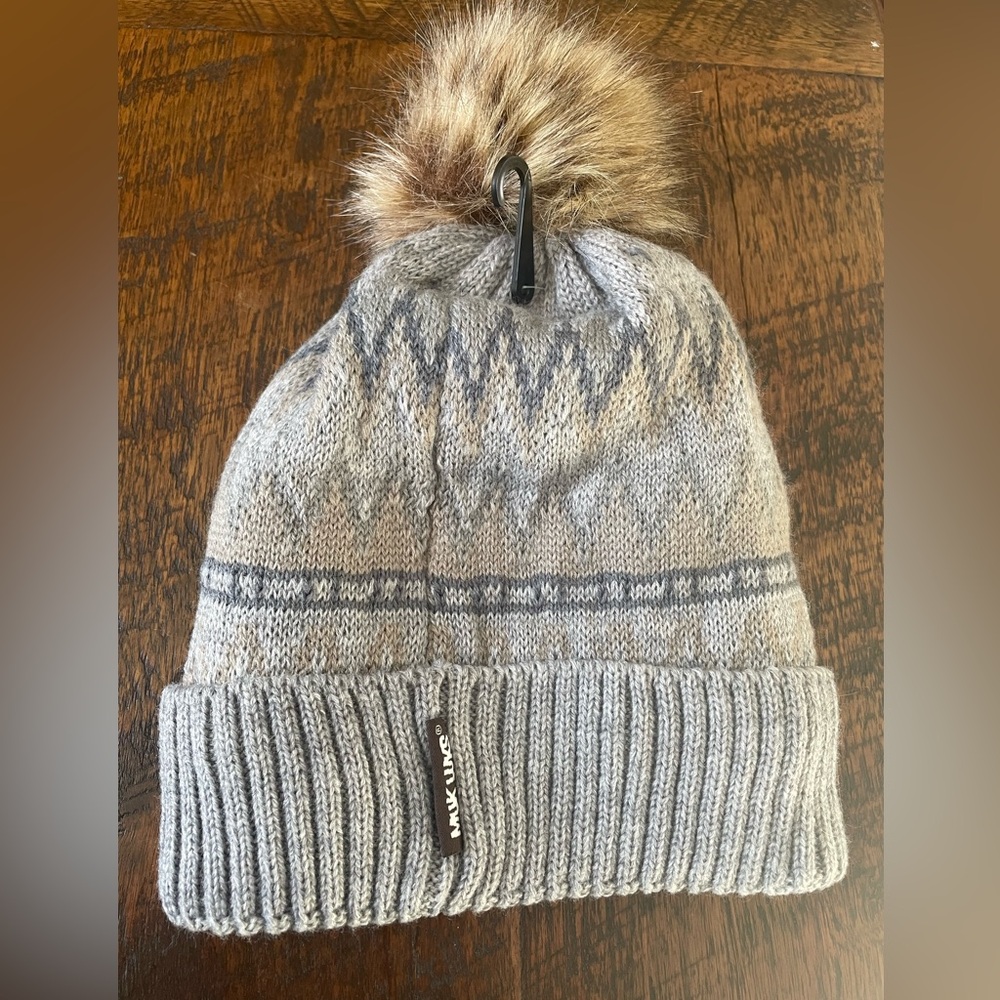 MUK LUKS Grey Blue Beanie Hat Faux Fur Pom Pom 30% Wool EUC Fleece Lining